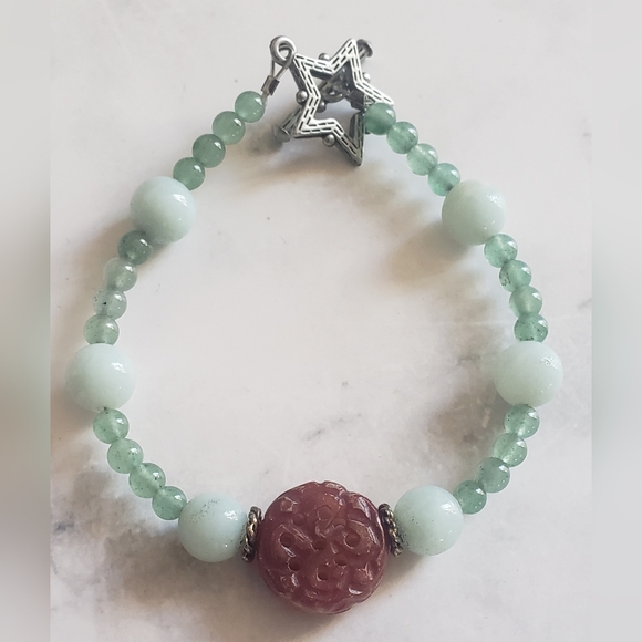 Jade Glass bead bracelet with cabochon charm - Picture 2 of 3